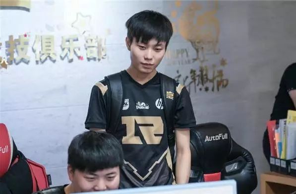 赛后由足协 赛后由足协